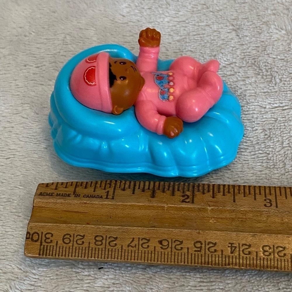 Lot of 2 Fisher-Price Little People Big Helpers Family Replacement Babies 2.5” - Picture 12 of 14